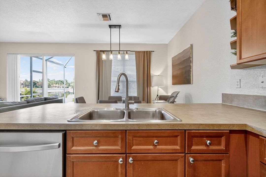 На продажу: $454,900 (3 спален, 2 ванн, 1674 Квадратных фут)