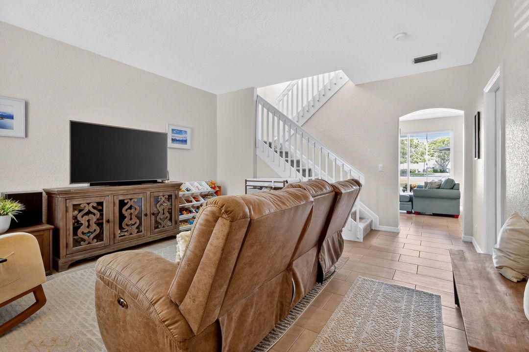 На продажу: $454,900 (3 спален, 2 ванн, 1674 Квадратных фут)