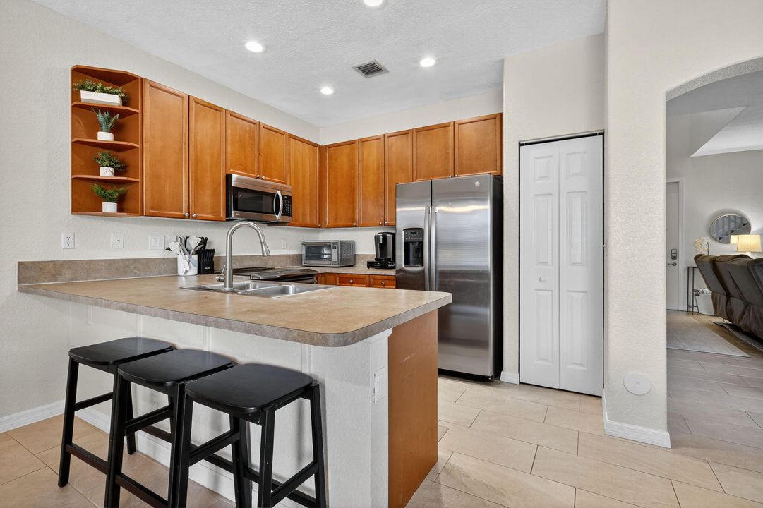 На продажу: $454,900 (3 спален, 2 ванн, 1674 Квадратных фут)