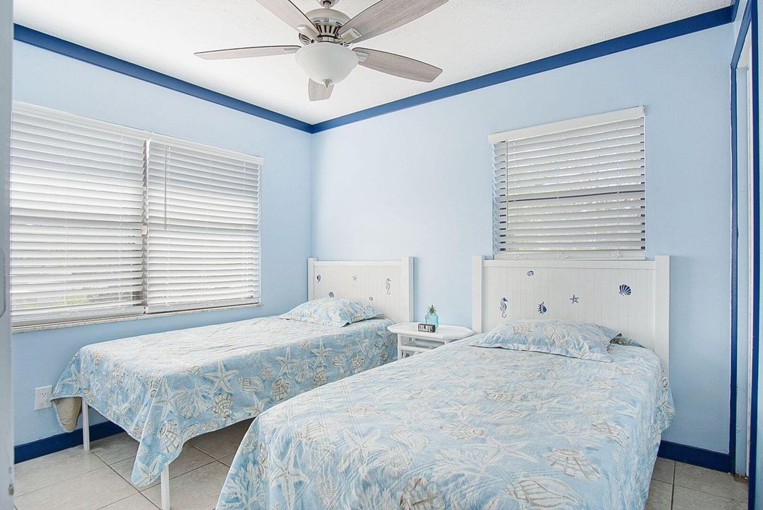 На продажу: $319,900 (4 спален, 2 ванн, 1362 Квадратных фут)