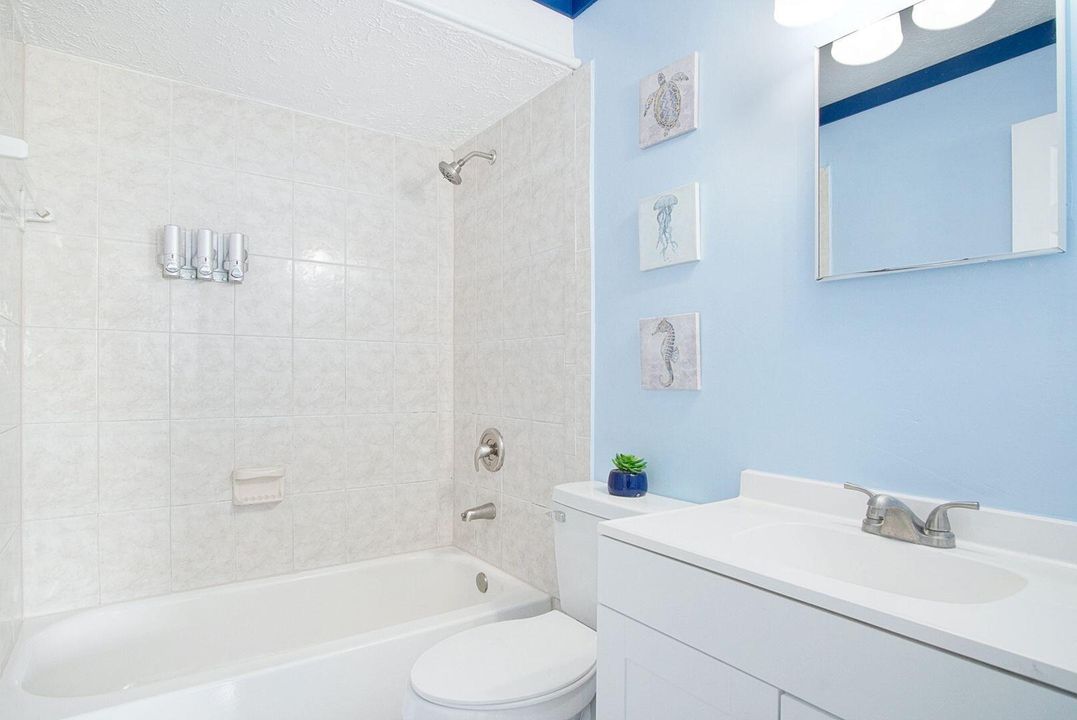 На продажу: $319,900 (4 спален, 2 ванн, 1362 Квадратных фут)