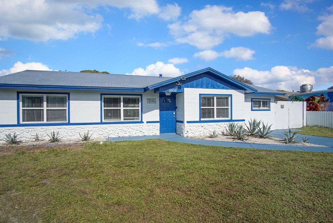 На продажу: $319,900 (4 спален, 2 ванн, 1362 Квадратных фут)