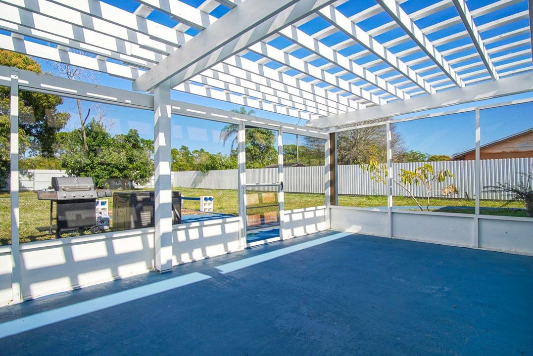 На продажу: $319,900 (4 спален, 2 ванн, 1362 Квадратных фут)