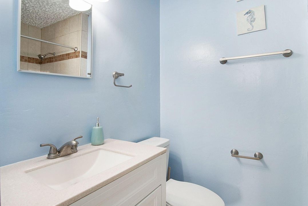 На продажу: $319,900 (4 спален, 2 ванн, 1362 Квадратных фут)