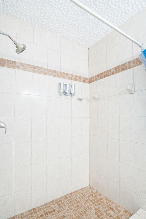 На продажу: $319,900 (4 спален, 2 ванн, 1362 Квадратных фут)