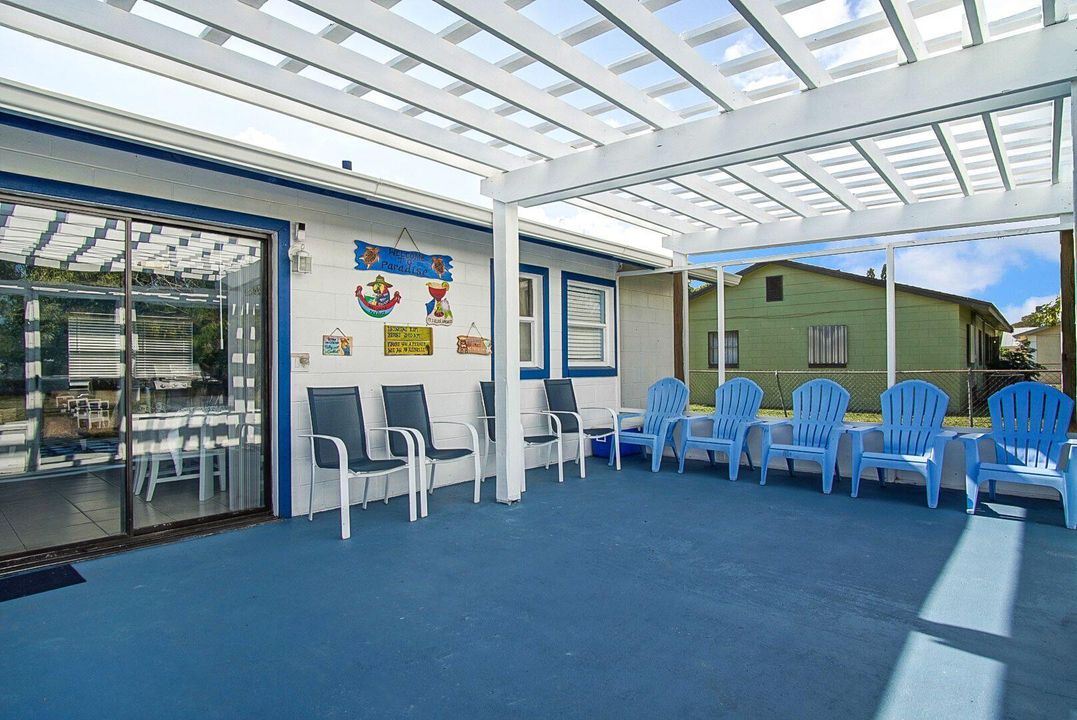 На продажу: $319,900 (4 спален, 2 ванн, 1362 Квадратных фут)