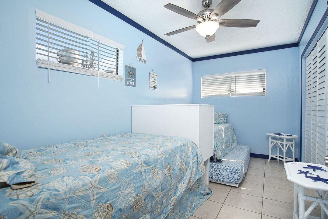 На продажу: $319,900 (4 спален, 2 ванн, 1362 Квадратных фут)