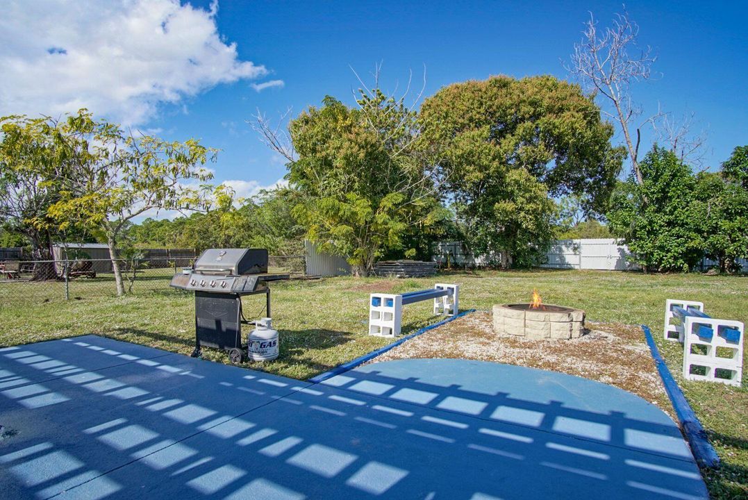 На продажу: $319,900 (4 спален, 2 ванн, 1362 Квадратных фут)