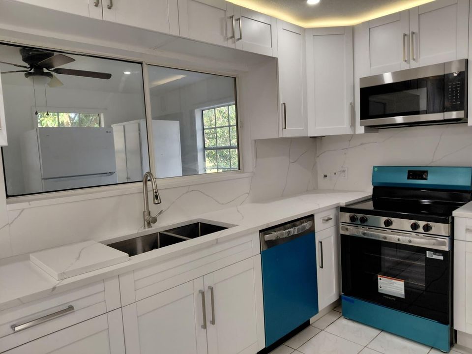 For Rent: $2,600 (3 beds, 2 baths, 1448 Square Feet)