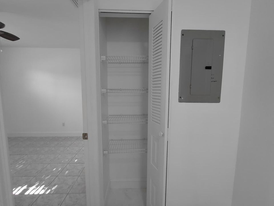 For Rent: $2,600 (3 beds, 2 baths, 1448 Square Feet)