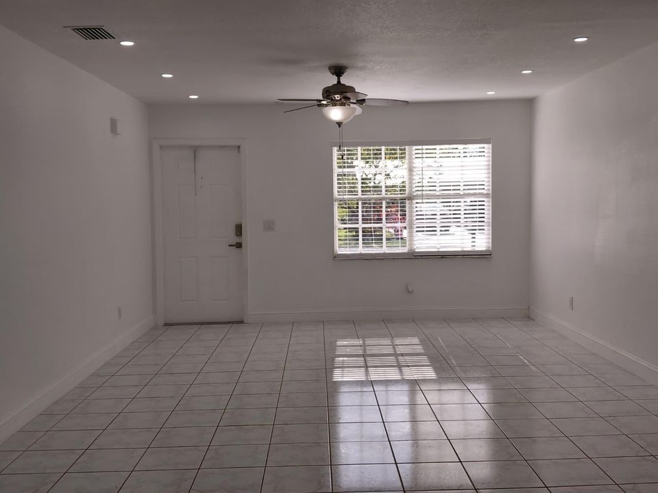 For Rent: $2,600 (3 beds, 2 baths, 1448 Square Feet)