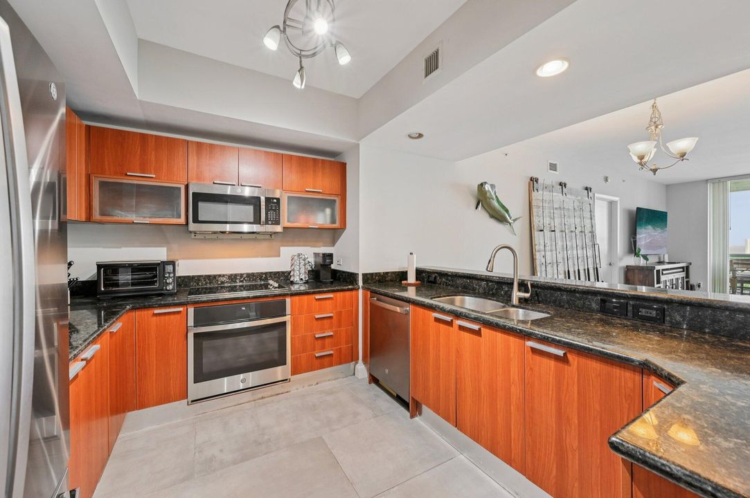 For Sale: $749,000 (3 beds, 3 baths, 1990 Square Feet)