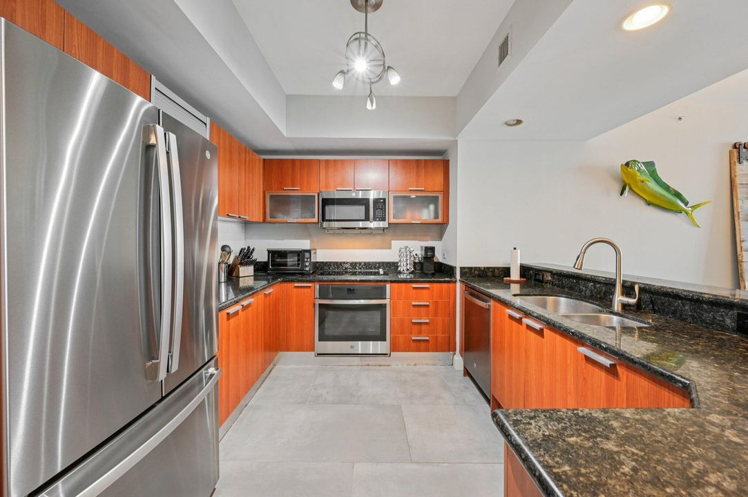 For Sale: $749,000 (3 beds, 3 baths, 1990 Square Feet)