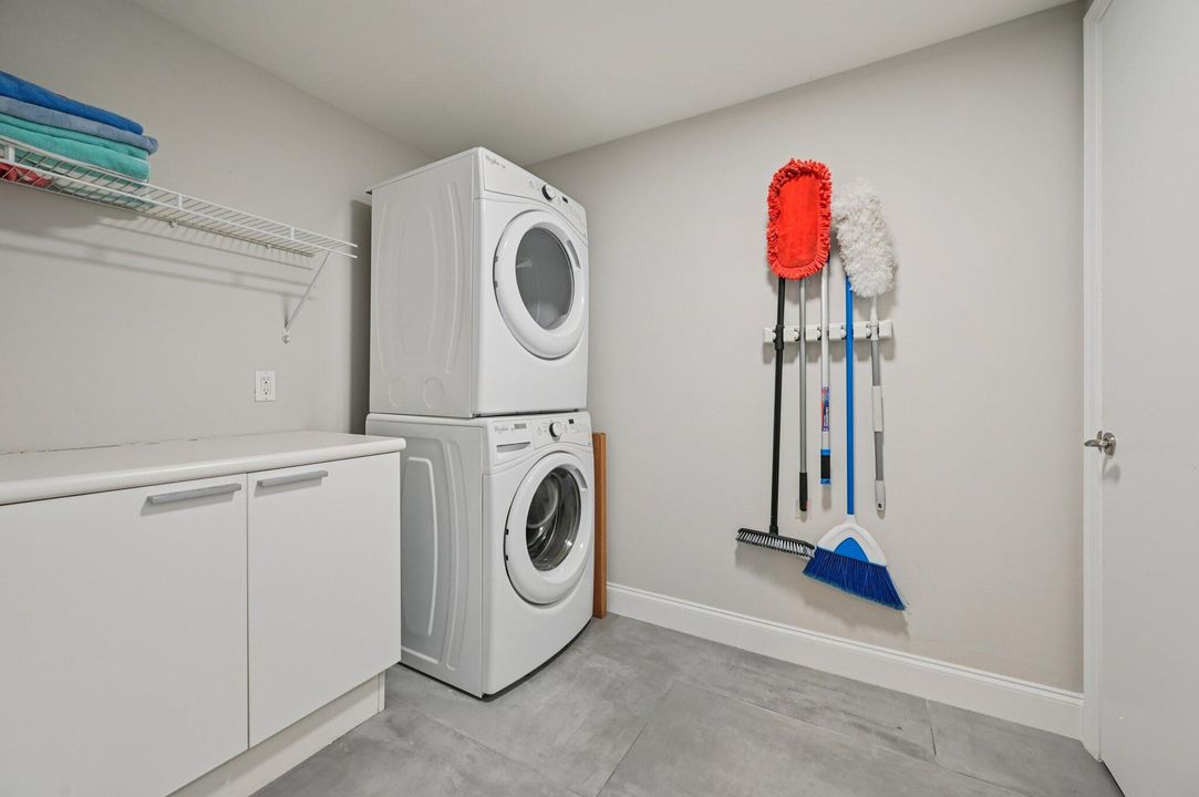 For Sale: $749,000 (3 beds, 3 baths, 1990 Square Feet)