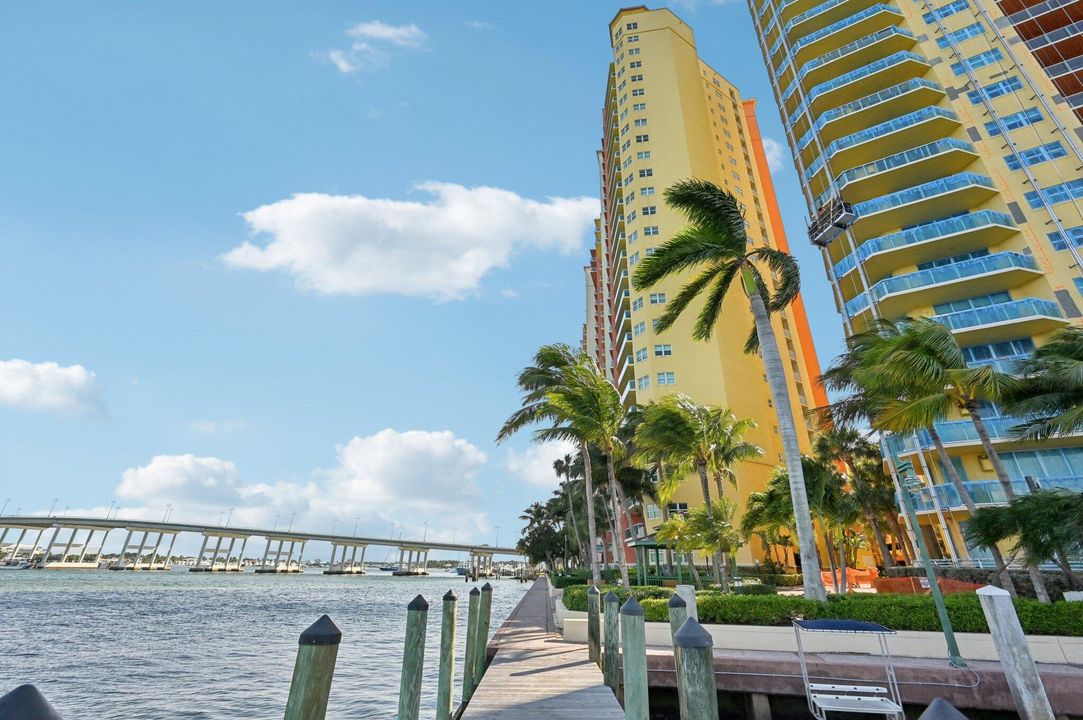 For Sale: $749,000 (3 beds, 3 baths, 1990 Square Feet)