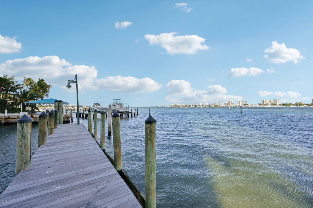 For Sale: $749,000 (3 beds, 3 baths, 1990 Square Feet)