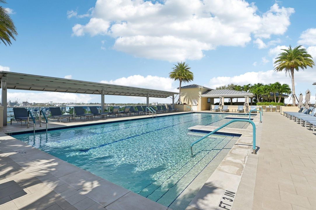 For Sale: $749,000 (3 beds, 3 baths, 1990 Square Feet)