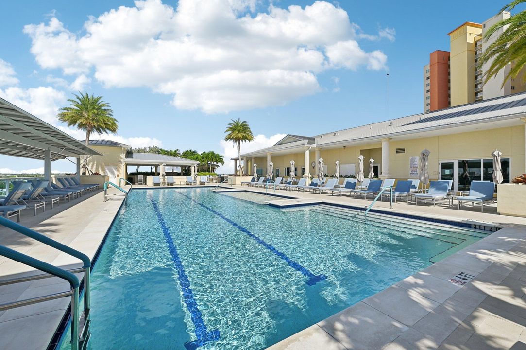 For Sale: $749,000 (3 beds, 3 baths, 1990 Square Feet)