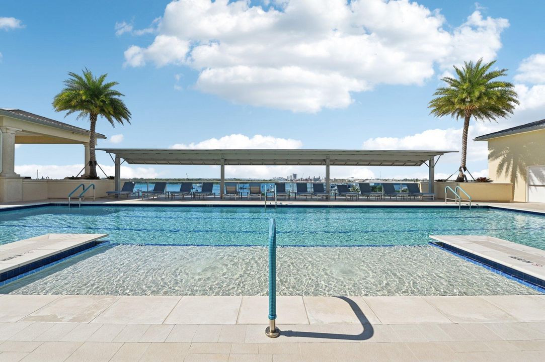 For Sale: $749,000 (3 beds, 3 baths, 1990 Square Feet)