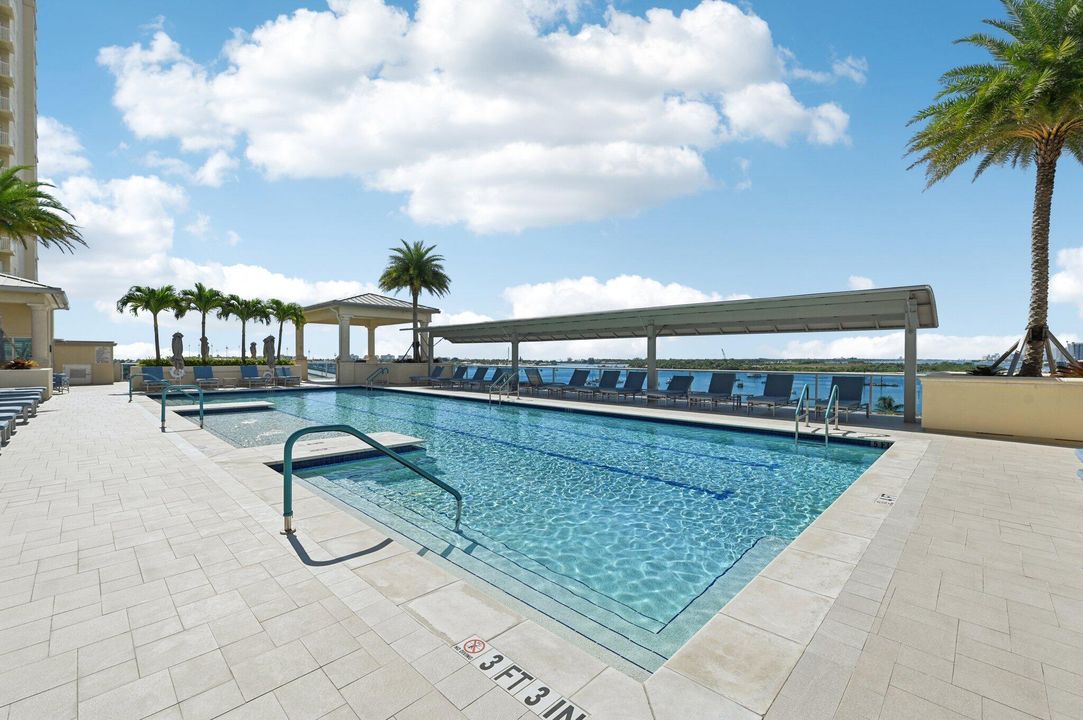 For Sale: $749,000 (3 beds, 3 baths, 1990 Square Feet)