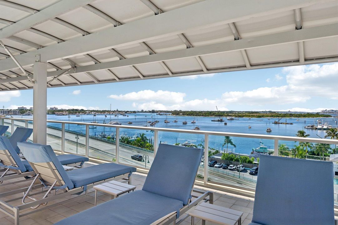 For Sale: $749,000 (3 beds, 3 baths, 1990 Square Feet)