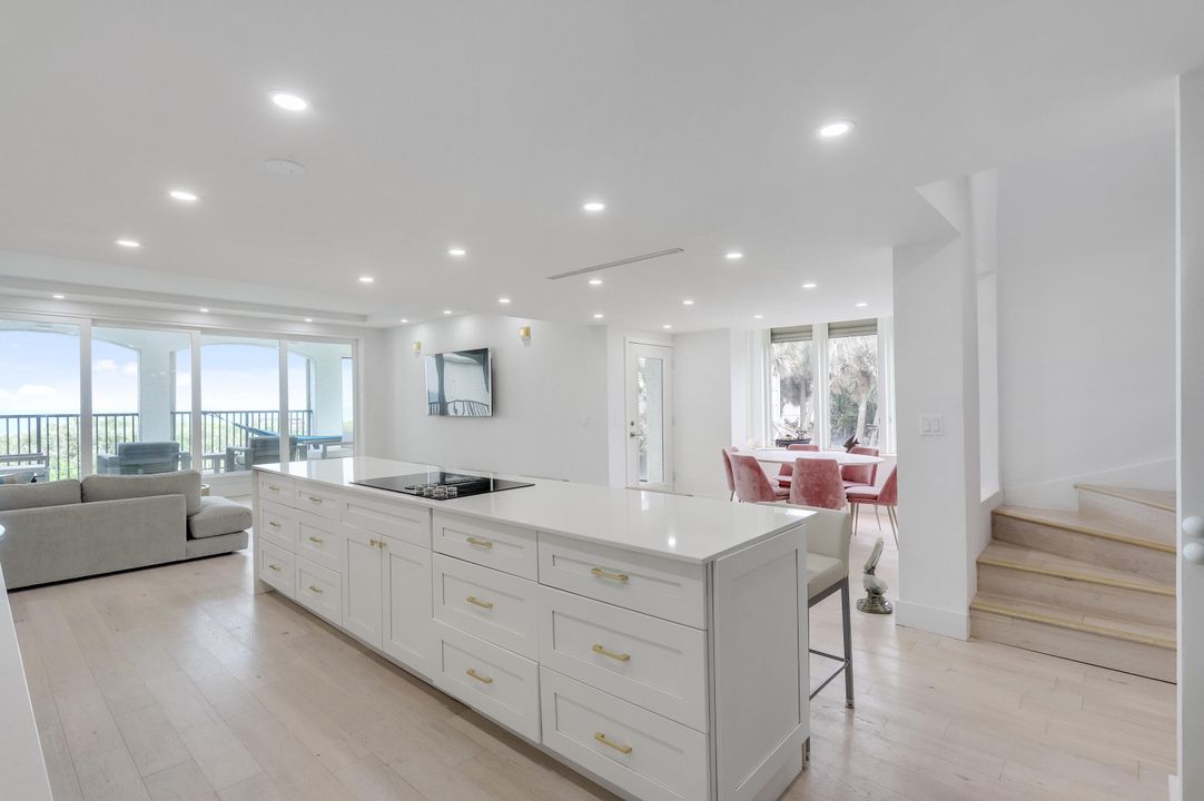 For Sale: $999,000 (2 beds, 2 baths, 1823 Square Feet)