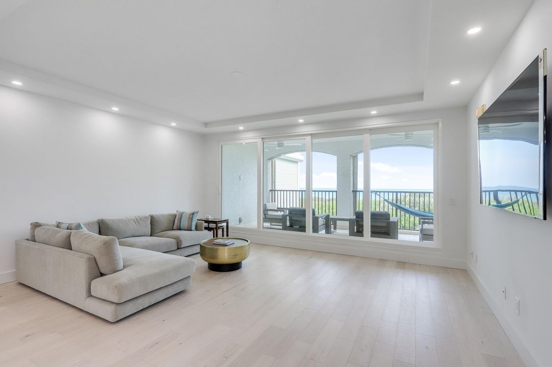 For Sale: $999,000 (2 beds, 2 baths, 1823 Square Feet)