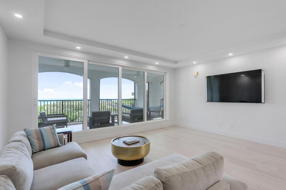 For Sale: $999,000 (2 beds, 2 baths, 1823 Square Feet)