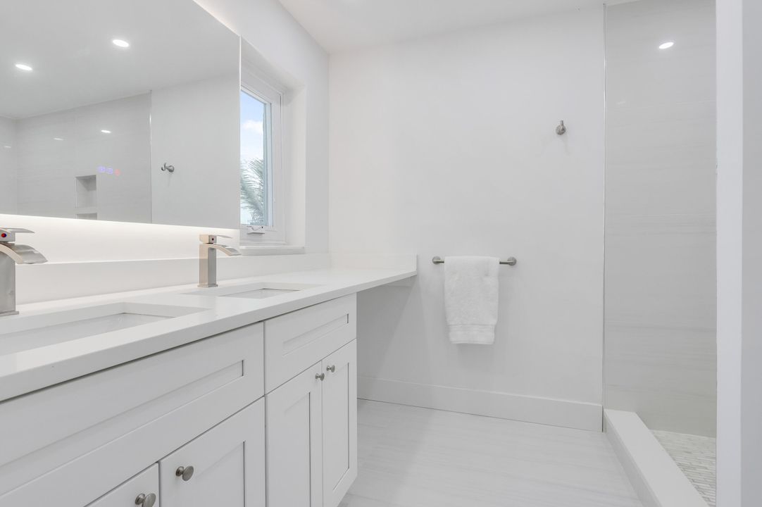 For Sale: $999,000 (2 beds, 2 baths, 1823 Square Feet)