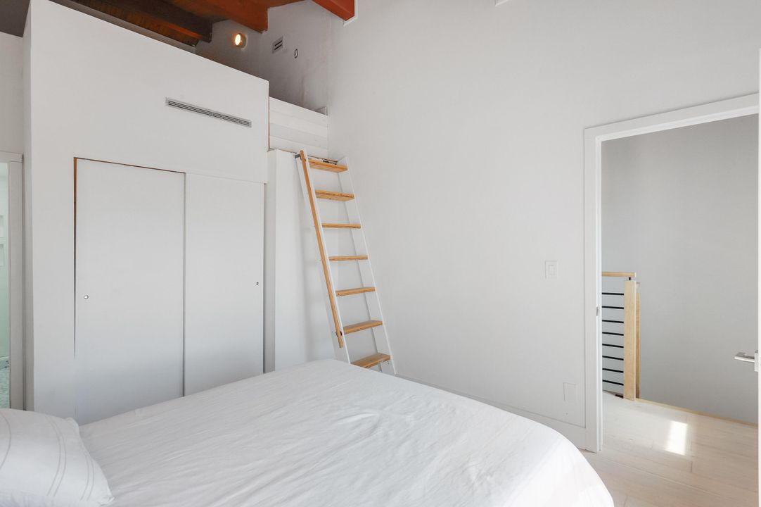 For Sale: $999,000 (2 beds, 2 baths, 1823 Square Feet)