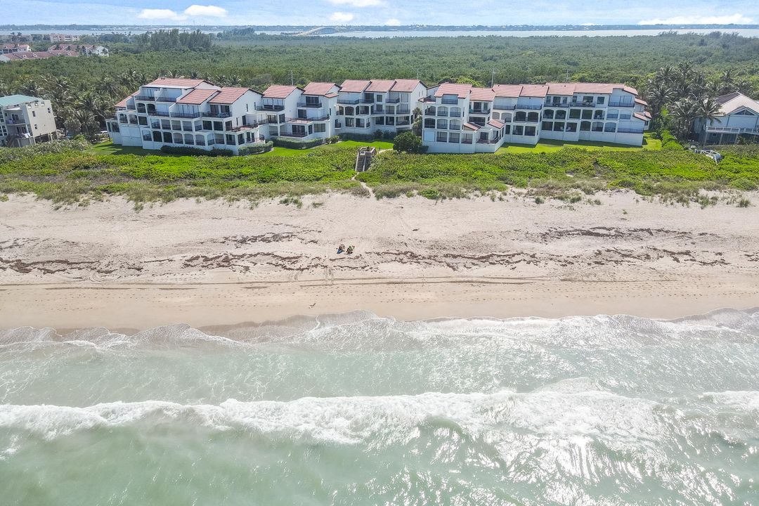 For Sale: $999,000 (2 beds, 2 baths, 1823 Square Feet)