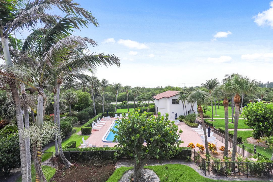 For Sale: $999,000 (2 beds, 2 baths, 1823 Square Feet)