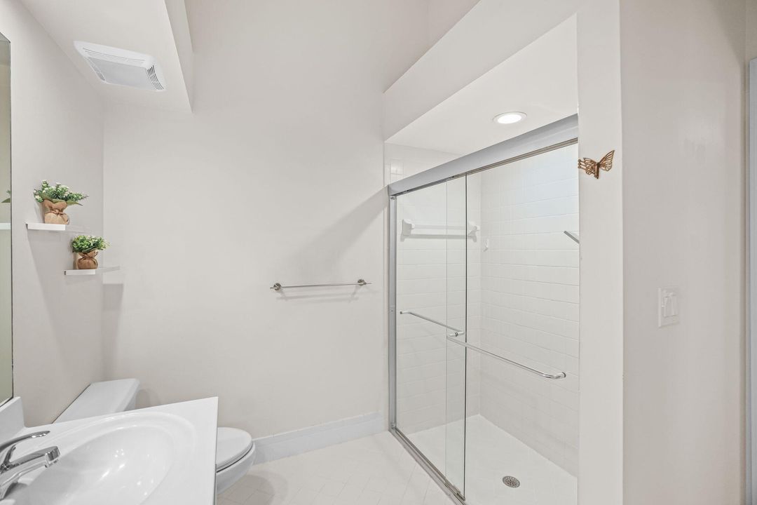 合同活跃: $425,000 (2 贝兹, 2 浴室, 1585 平方英尺)