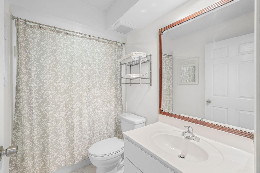 合同活跃: $425,000 (2 贝兹, 2 浴室, 1585 平方英尺)