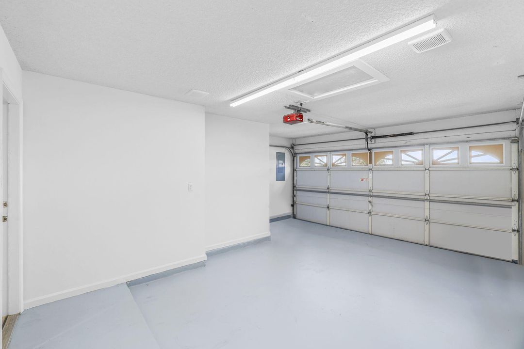 合同活跃: $425,000 (2 贝兹, 2 浴室, 1585 平方英尺)