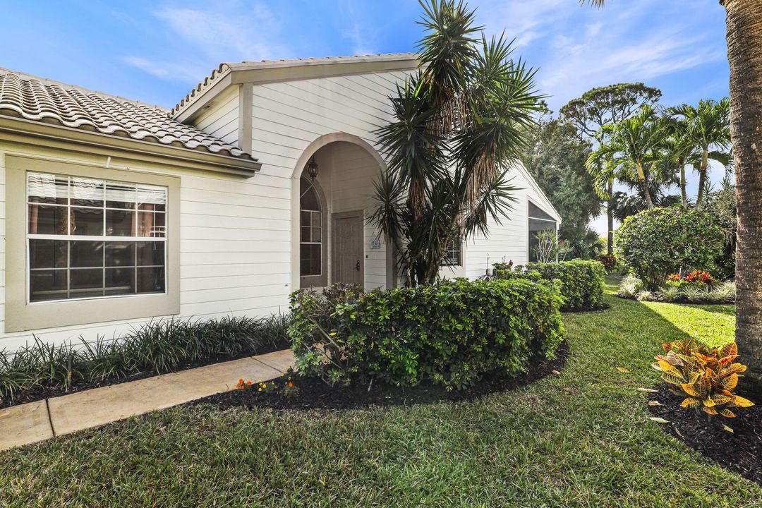 合同活跃: $425,000 (2 贝兹, 2 浴室, 1585 平方英尺)