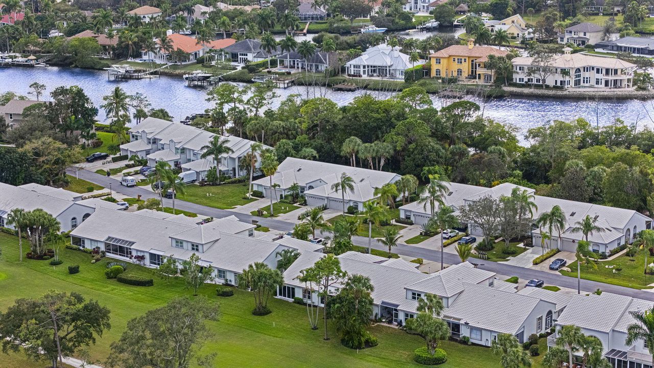 合同活跃: $425,000 (2 贝兹, 2 浴室, 1585 平方英尺)