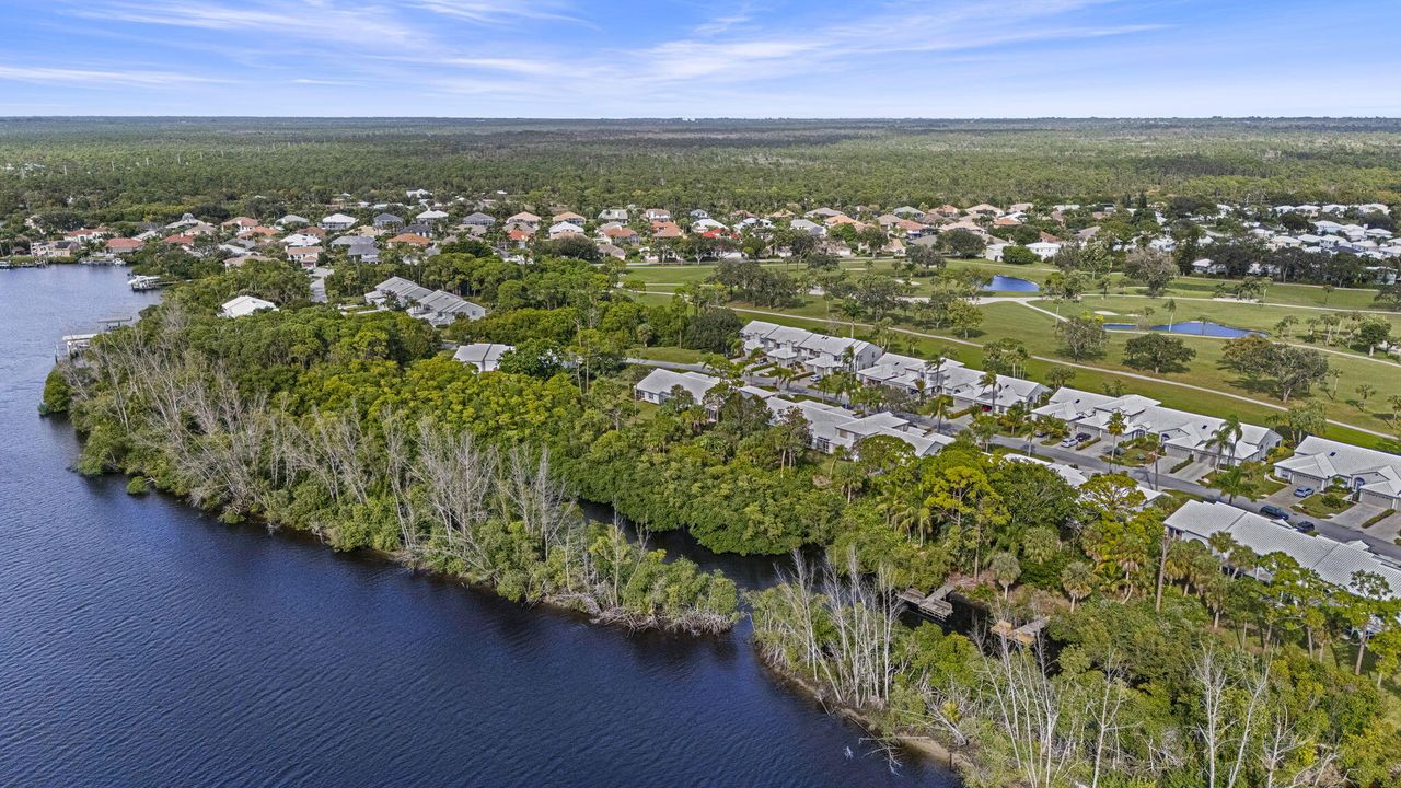 合同活跃: $425,000 (2 贝兹, 2 浴室, 1585 平方英尺)