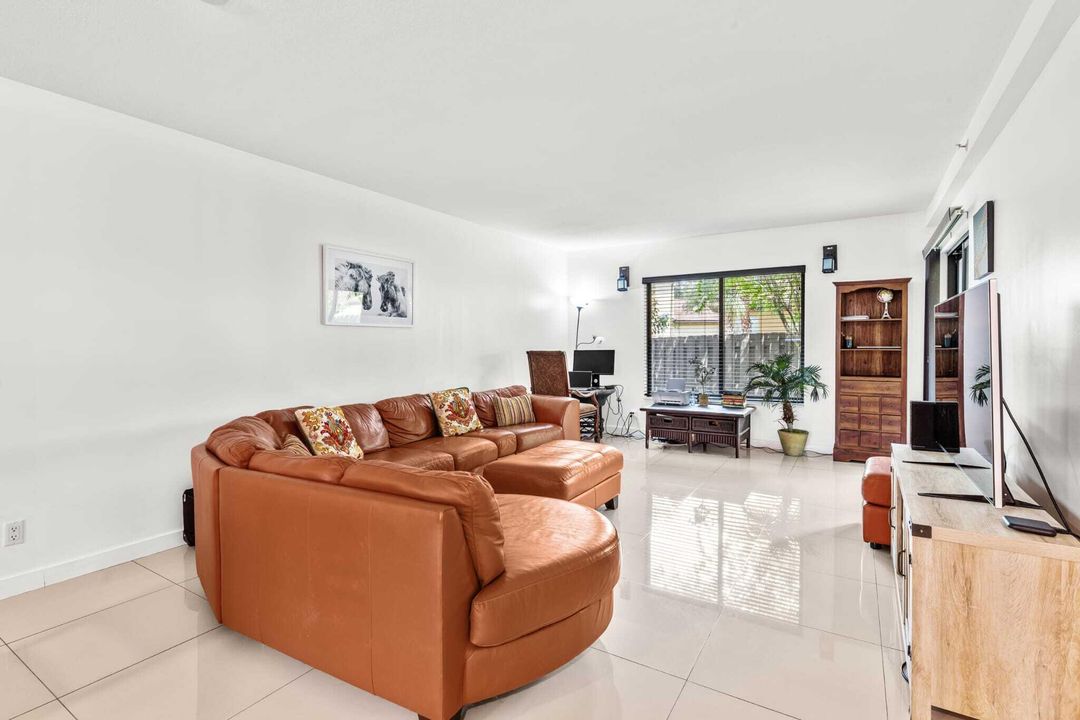 For Rent: $2,600 (2 beds, 2 baths, 1315 Square Feet)