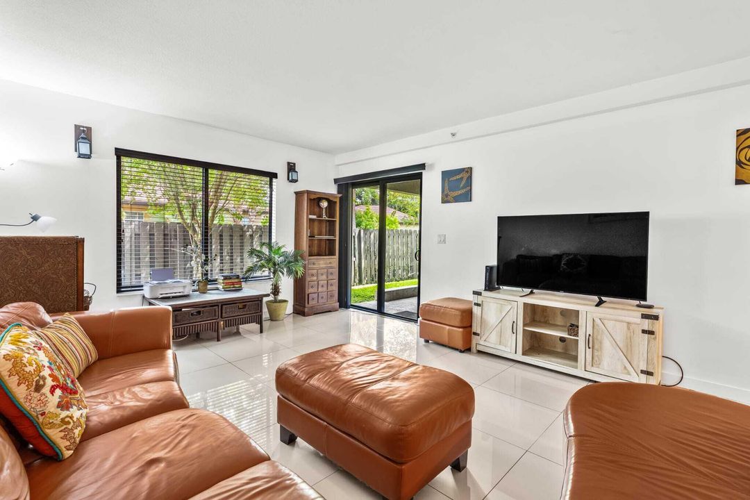 For Rent: $2,600 (2 beds, 2 baths, 1315 Square Feet)