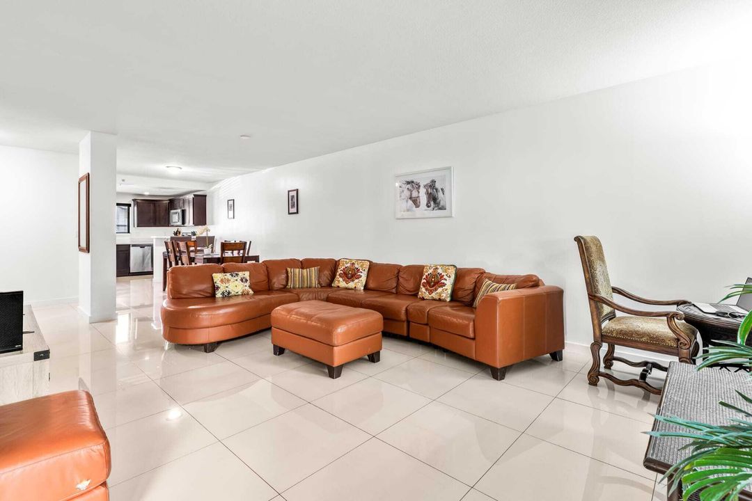 For Rent: $2,600 (2 beds, 2 baths, 1315 Square Feet)