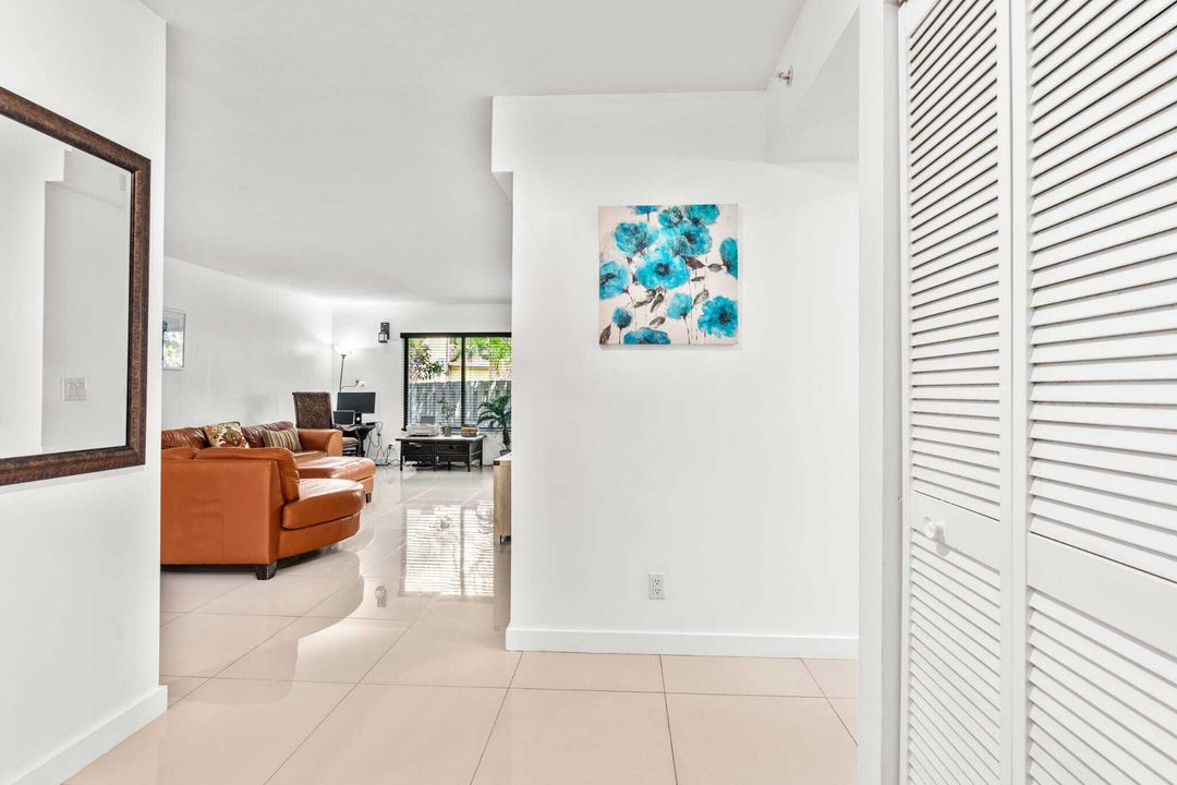 For Rent: $2,600 (2 beds, 2 baths, 1315 Square Feet)