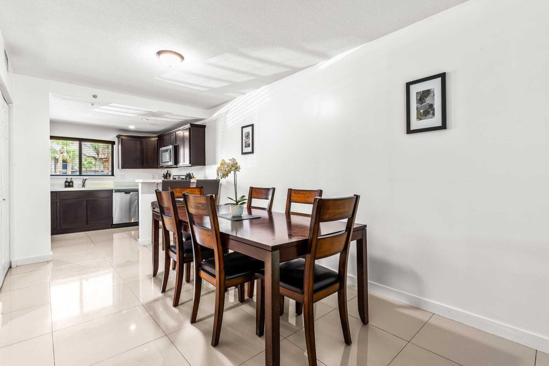 For Rent: $2,600 (2 beds, 2 baths, 1315 Square Feet)