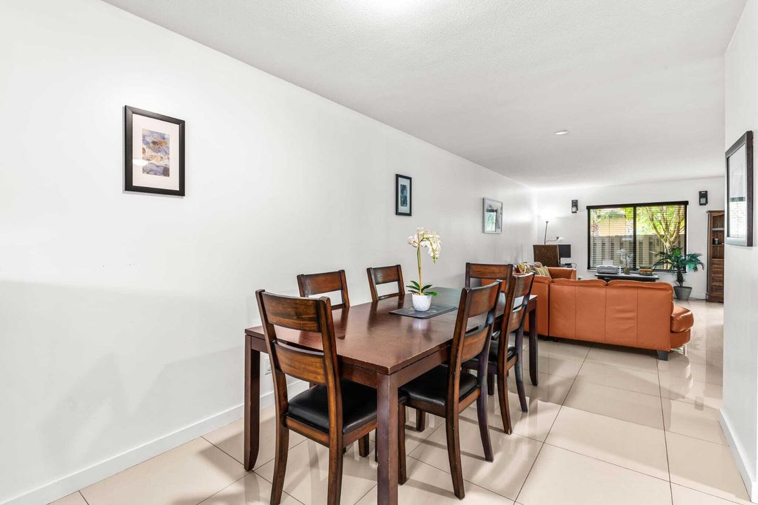 For Rent: $2,600 (2 beds, 2 baths, 1315 Square Feet)