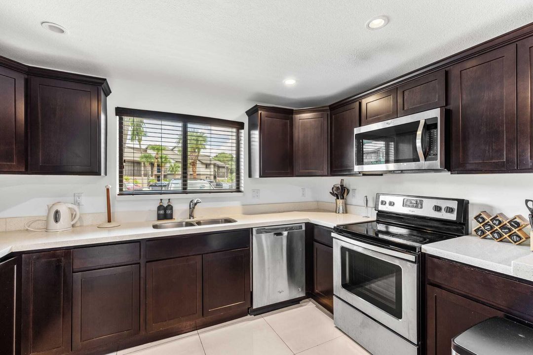 For Rent: $2,600 (2 beds, 2 baths, 1315 Square Feet)