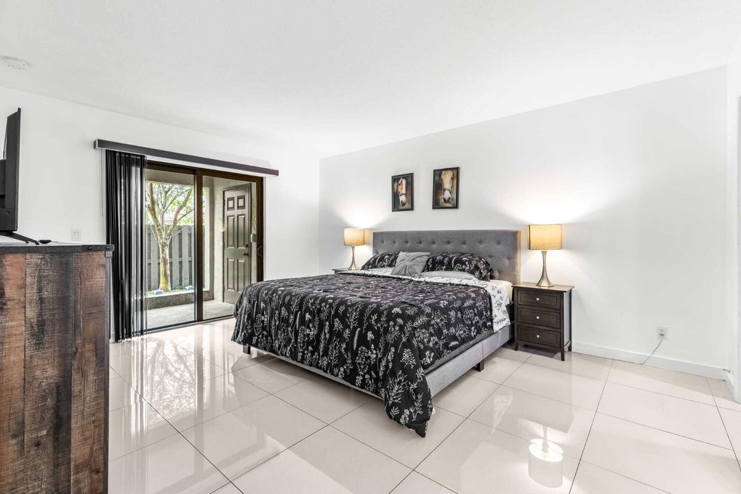 For Rent: $2,600 (2 beds, 2 baths, 1315 Square Feet)