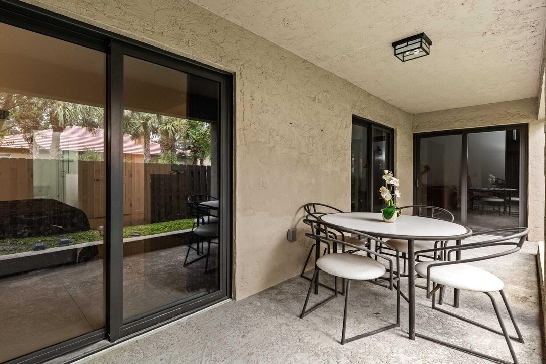 For Rent: $2,600 (2 beds, 2 baths, 1315 Square Feet)