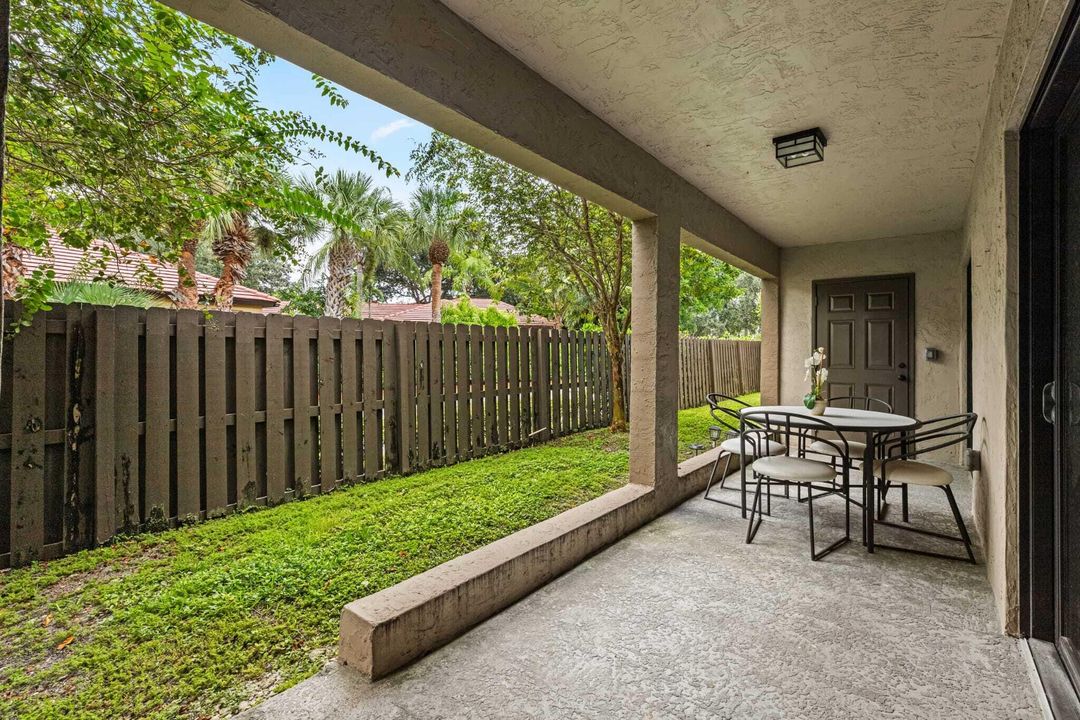 For Rent: $2,600 (2 beds, 2 baths, 1315 Square Feet)