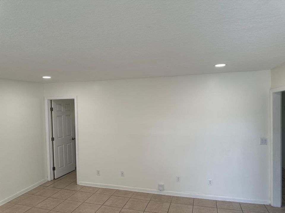 For Rent: $2,500 (3 beds, 2 baths, 1386 Square Feet)