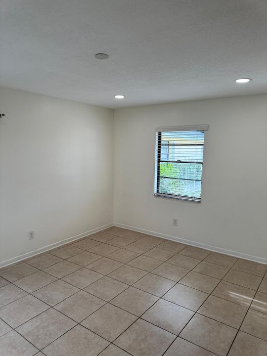 For Rent: $2,500 (3 beds, 2 baths, 1386 Square Feet)